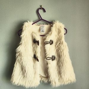 Little Lass cream fur vest 3t
